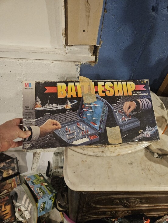 Milton Bradley Other - Battleship Classic Naval Combat Game Milton Bradley complete Vintage 1996